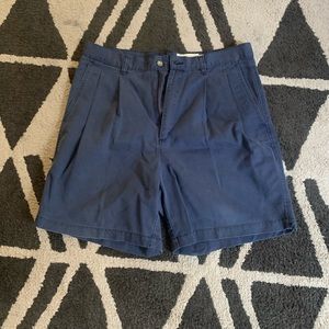 Eddie Bauer mens size 34 pleated shorts